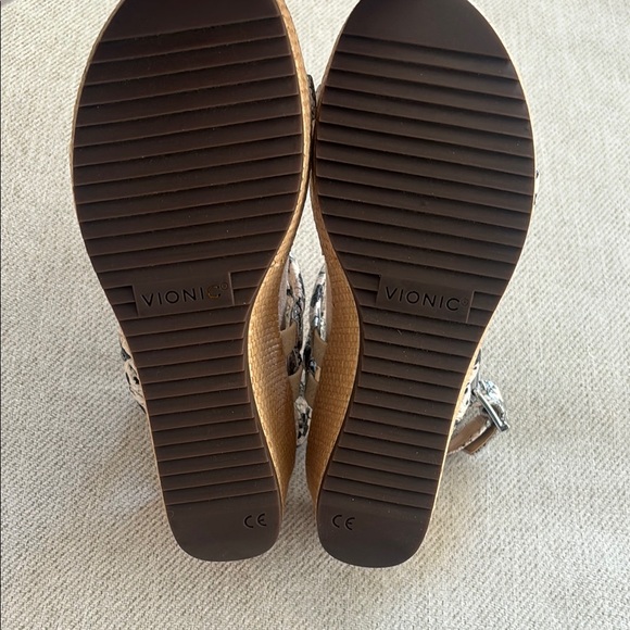 Vionic Sandals - Picture 8 of 9